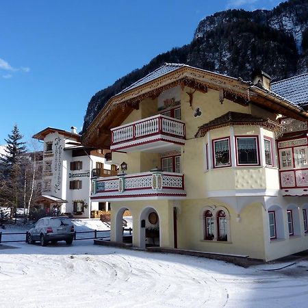 Appartamenti Majon Sotroi Кампітелло-ді-Фасса Екстер'єр фото