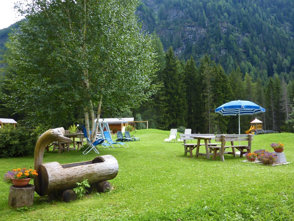 Appartamenti Majon Sotroi Кампітелло-ді-Фасса Екстер'єр фото