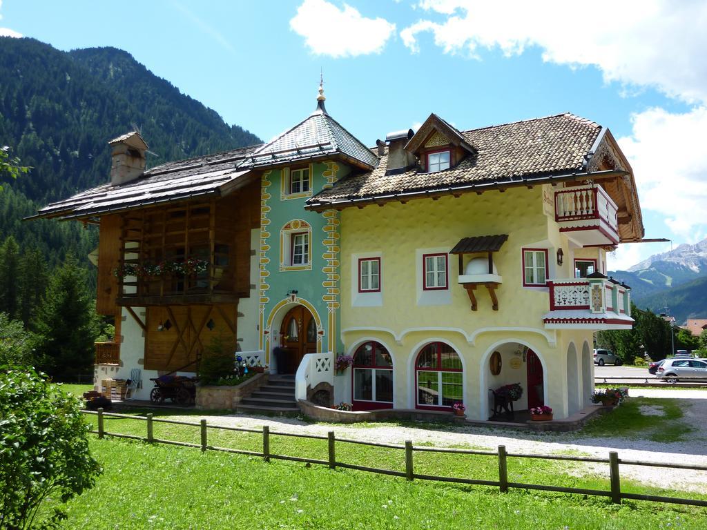 Appartamenti Majon Sotroi Кампітелло-ді-Фасса Екстер'єр фото