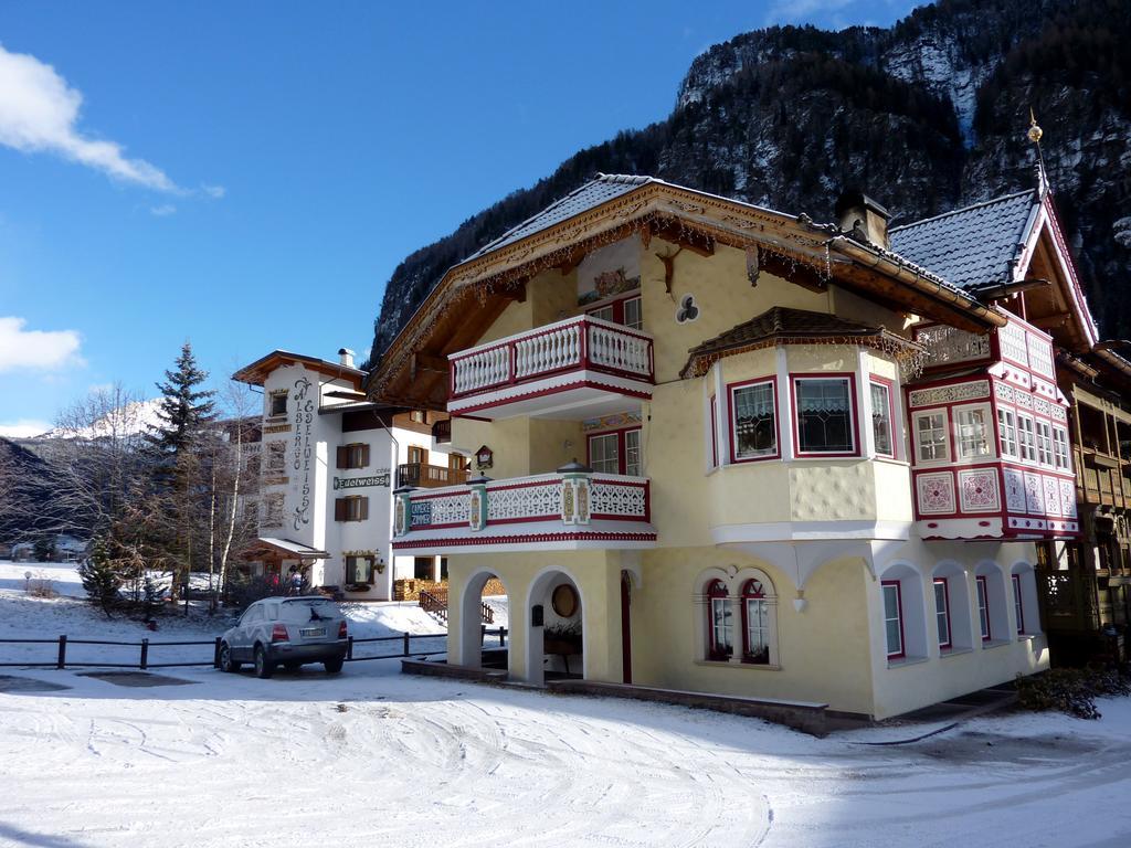 Appartamenti Majon Sotroi Кампітелло-ді-Фасса Екстер'єр фото